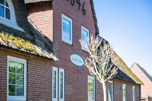Exterior - Tiny Home 'Vogelkoje' with Shared Terrace, Shared Garden and Wi-Fi (Emmelsbüll-Horsbüll)