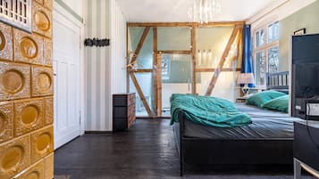 3 bedrooms, iron/ironing board, free WiFi, bed sheets