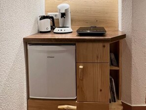 Interior - Room 'Gästezimmer' with Private Terrace, Shared Garden and Wi-Fi (Breitnau)