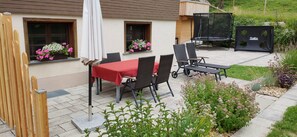 Outdoor dining - Room 'Gästezimmer' with Private Terrace, Shared Garden and Wi-Fi (Breitnau)