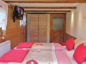 1 bedroom, free WiFi, bed sheets - Room 'Gästezimmer' with Private Terrace, Shared Garden and Wi-Fi (Breitnau)