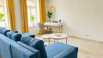 Fernseher, Tischtennisplatte