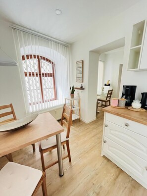Dining - Apartment 'Filmap- Charmante Kreuzgewlbe' with Wi-Fi (Görlitz)