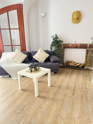 TV - Apartment 'Filmap- Charmante Kreuzgewlbe' with Wi-Fi (Görlitz)