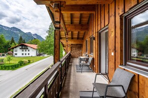 Terrace/patio - Apartment 'Katharina' with Mountain View, Balcony and Wi-Fi (Inzell)