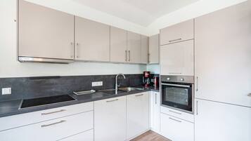 Kühlschrank, Ofen, Herdplatte, Geschirrspüler