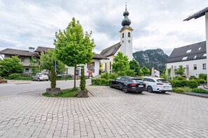 المنطقة المحيطة بالمنشأة