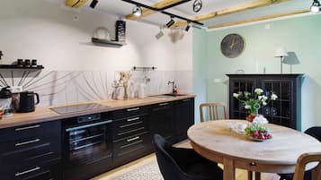 KĂŒhlschrank, Ofen, Herdplatte, GeschirrspĂŒler