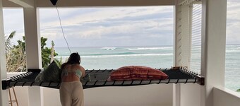 Affordable Private Cabin with access to spectacular 3rd story rooftop beach view