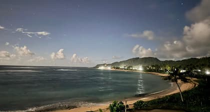 Affordable Private Cabin with access to spectacular 3rd story rooftop beach view