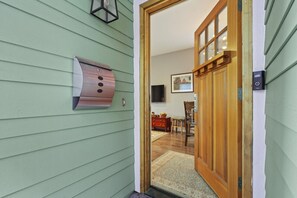 Interior - Charming Mid-Century Home Near Mt. Tabor (Portland)