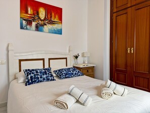 1 chambre, fer et planche à repasser, Wi-Fi gratuit, draps fournis