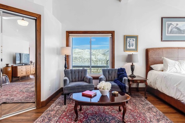 5 bedrooms, desk, iron/ironing board, free WiFi