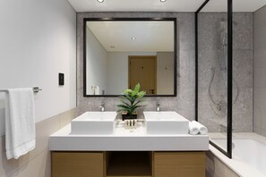 Dusche, Haartrockner, Bidet, Handtücher
