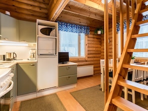 Kühlschrank, Mikrowelle, Geschirrspüler, Kochgeschirr/Geschirr/Besteck
