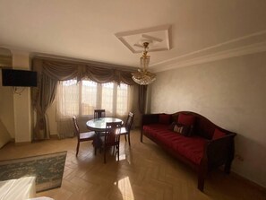 Een smart-tv en een open haard