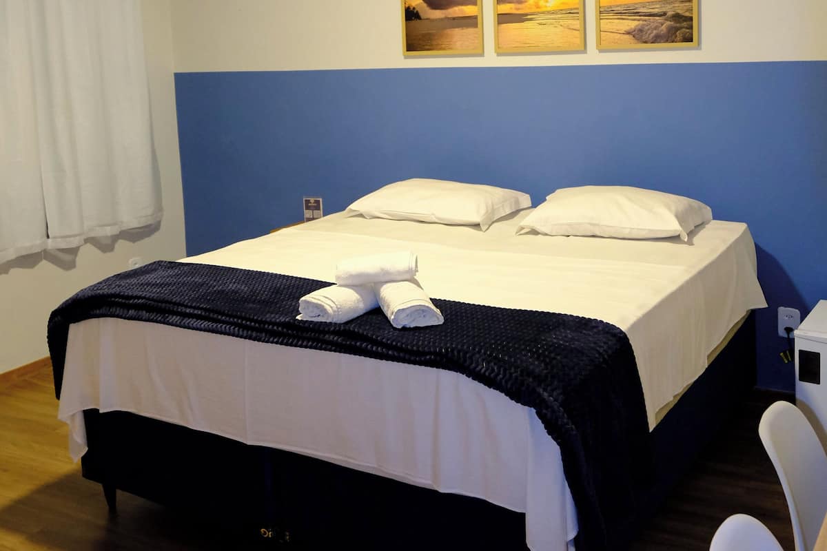 Standard Double or Twin Room | Hypo-allergenic bedding, pillowtop beds, desk, laptop workspace