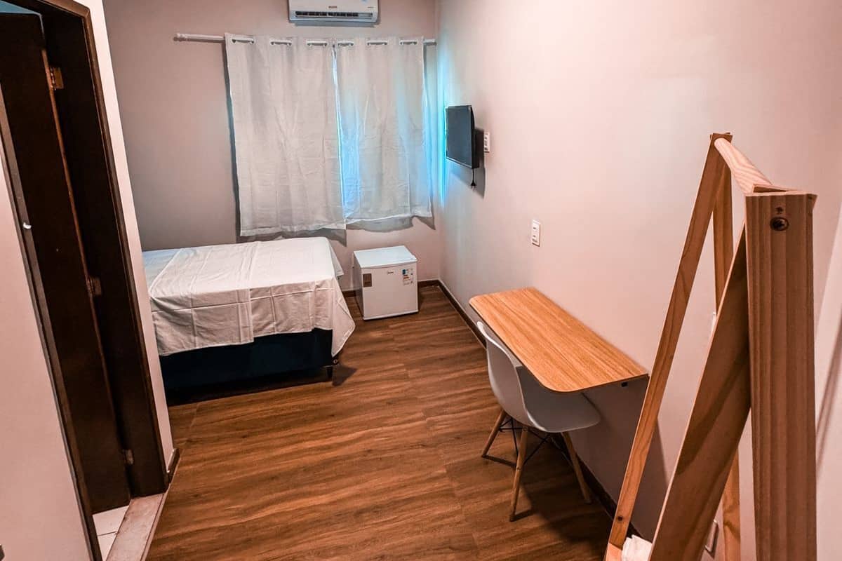 Hypoallergeen beddengoed, pillowtop-bedden, een bureau