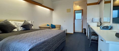 1 bedroom, desk, iron/ironing board, free WiFi