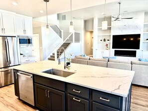 Interior - Conveniently located modern home in Boise (Boise)