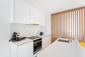 Refrigerador, microondas, horno y lavavajillas 