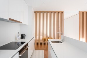 Kjøleskap, mikrobølgeovn, ovn og oppvaskmaskin