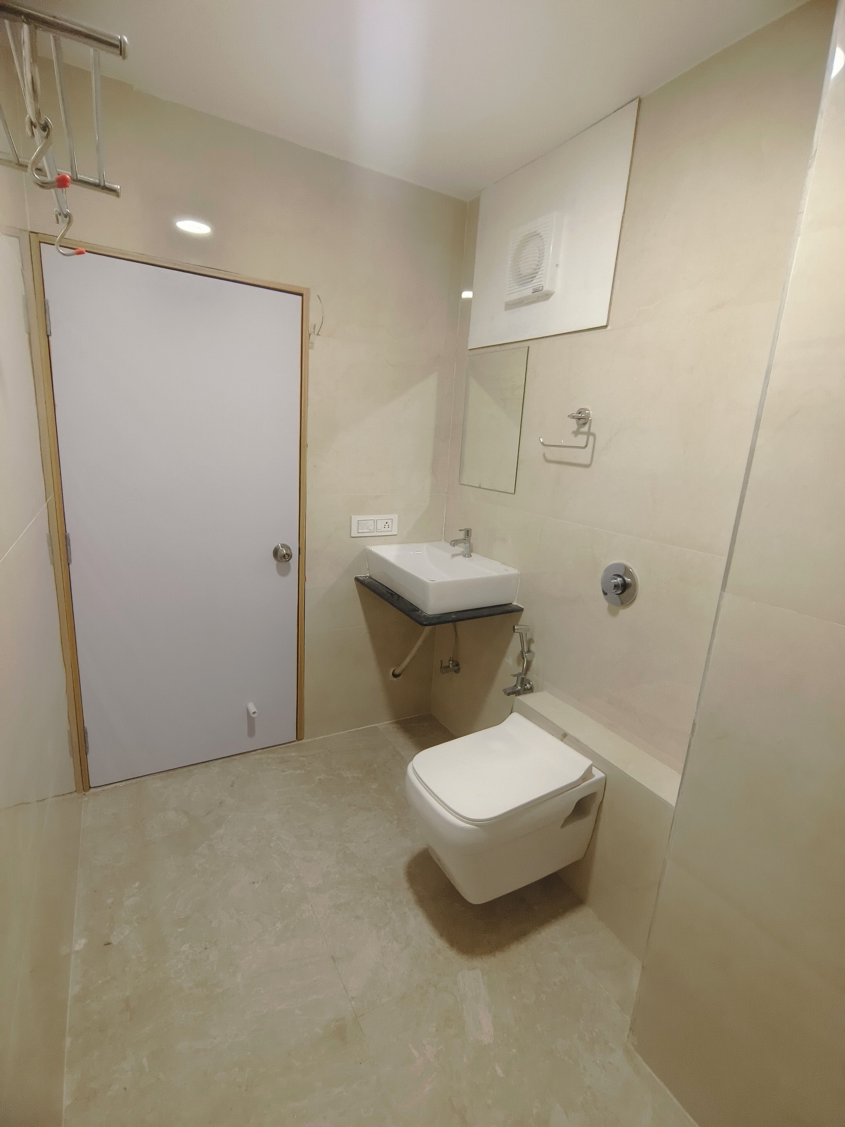 Deluxe Double Room, City View | Bathroom | Shower, free toiletries, hair dryer, slippers