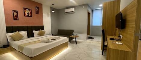 Deluxe Double Room, City View | Desk, laptop workspace, soundproofing, free WiFi