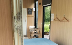 1 bedroom, bed sheets - Loburn Retreat - Water's Edge by Tiny Away (Loburn)