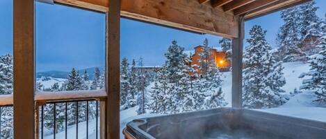 Tina de hidromasaje al aire libre