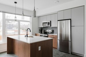 Réfrigérateur, micro-ondes, four, lave-vaisselle