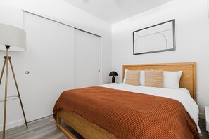 1 bedroom, iron/ironing board, WiFi, bed sheets - Blueground | Capitol Hill, rooftop & w/d, nr park (Seattle)