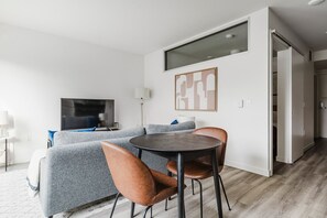 Interior - Blueground | Capitol Hill, rooftop & w/d, nr park (Seattle)