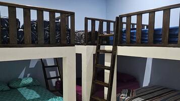 4 多间卧室、免费 WiFi、床单