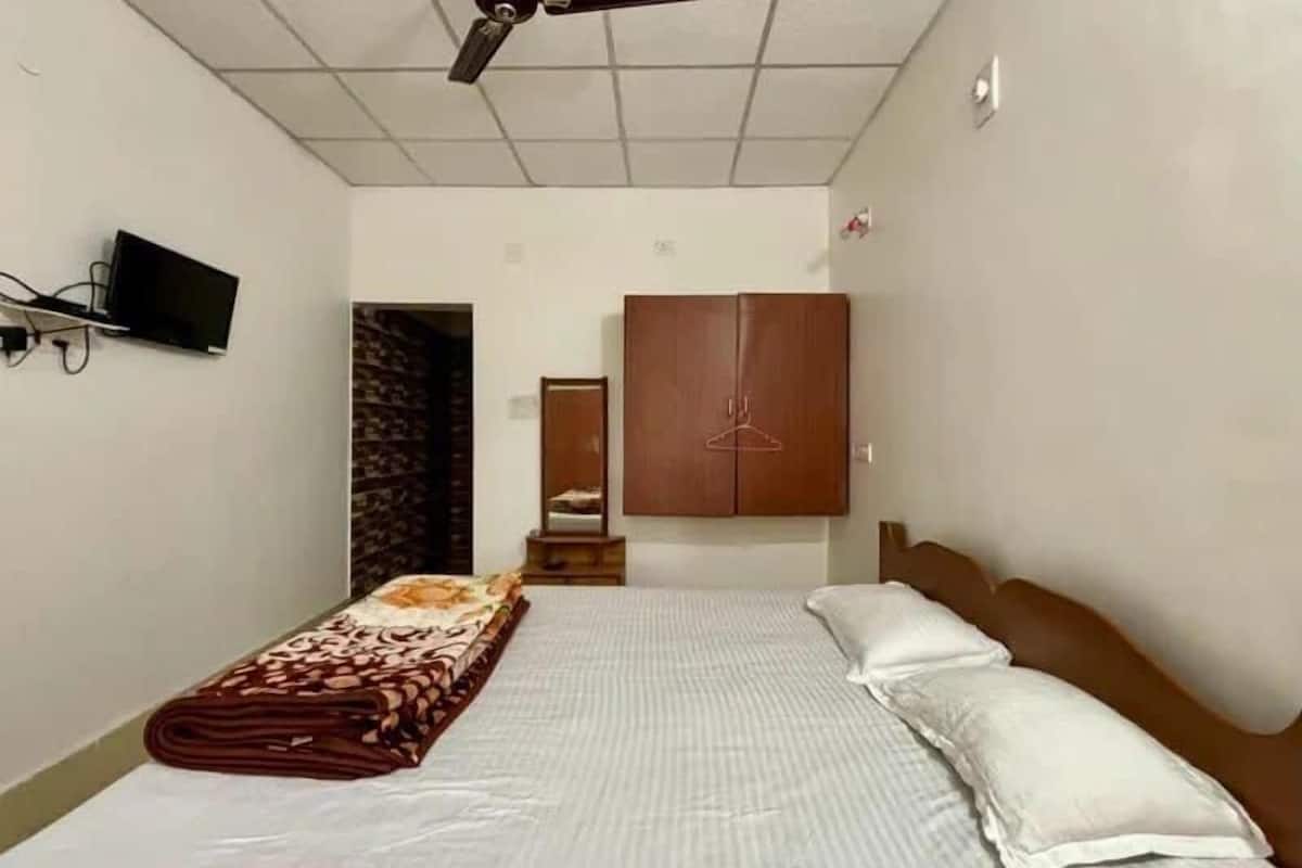 Deluxe Room | Premium bedding, free rollaway beds, bed sheets