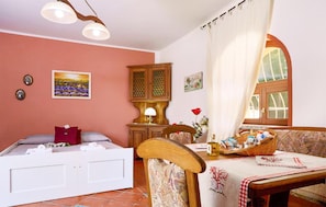 5 bedrooms, travel crib, free WiFi - Nice home in Giungano (Giungano)