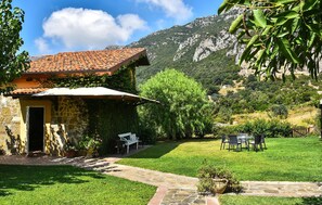 Outdoor dining - Gorgeous home in Giungano (Giungano)