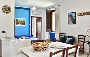 5 bedrooms, travel cot, free WiFi - Gorgeous home in Giungano (Giungano)