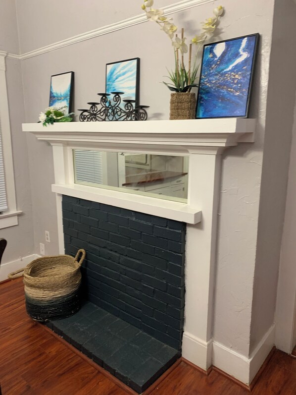 Interior - Charming 3-bedroom house with WiFi and AC in lovely Modesto (Modesto)