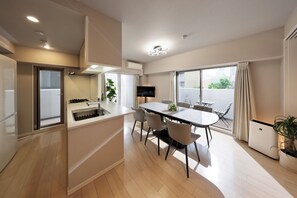 3 habitaciones, decoración personalizada y muebles diferentes 