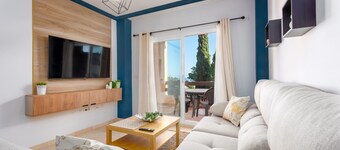 Apartamento 'Yohannsanae Regione' con vistas al mar, Wi-Fi y aire acondicionado