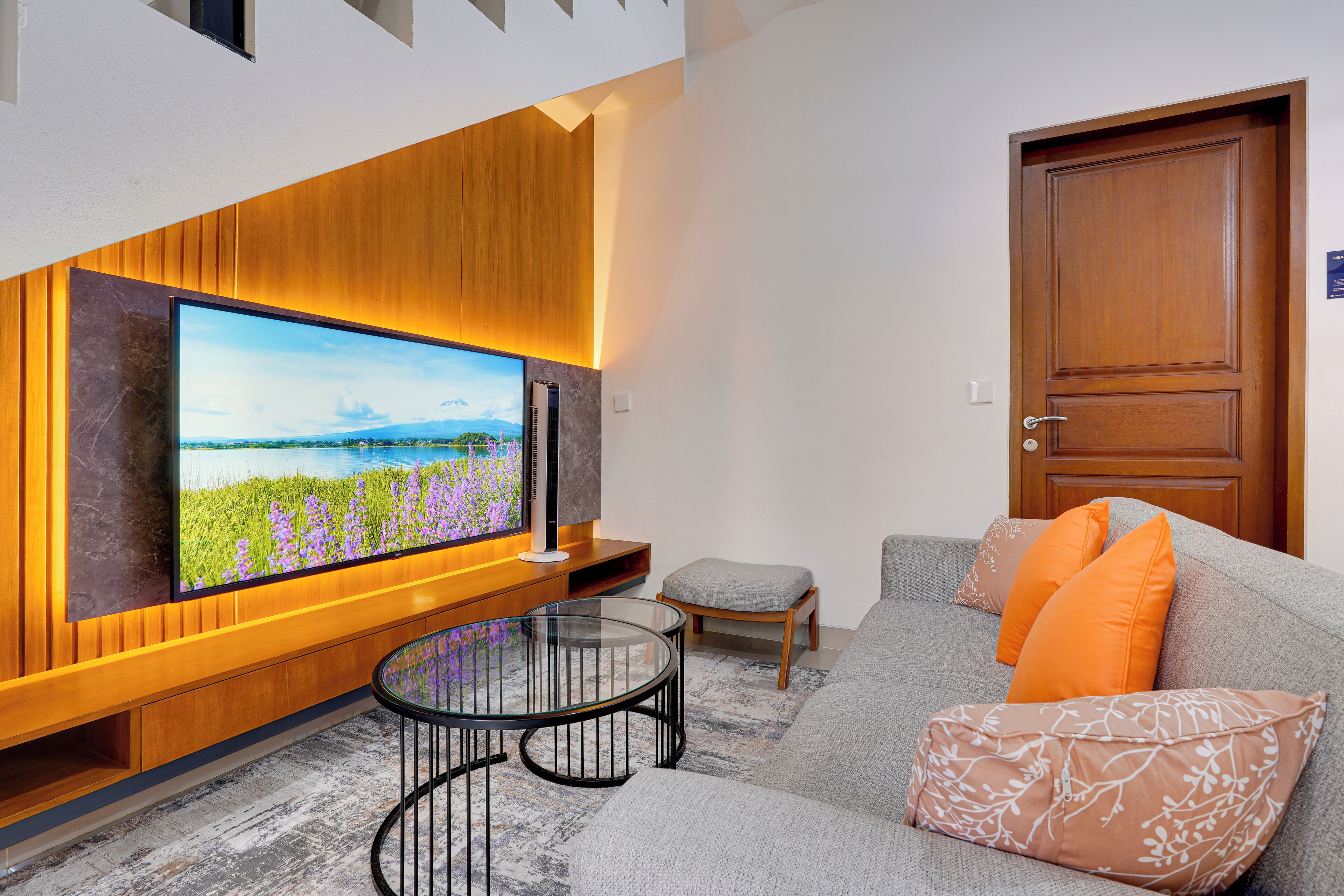 Smart TV 50-inch có truyền hình kỹ thuật số, Netflix, dịch vụ stream 