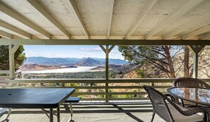 Outdoor dining - Lakeview Retreat: A Spacious Dog-Friendly Escape with Breathtaking Views (Wofford Heights)