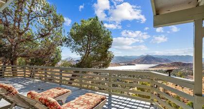 Lakeview Retreat: A Spacious Dog-Friendly Escape with Breathtaking Views