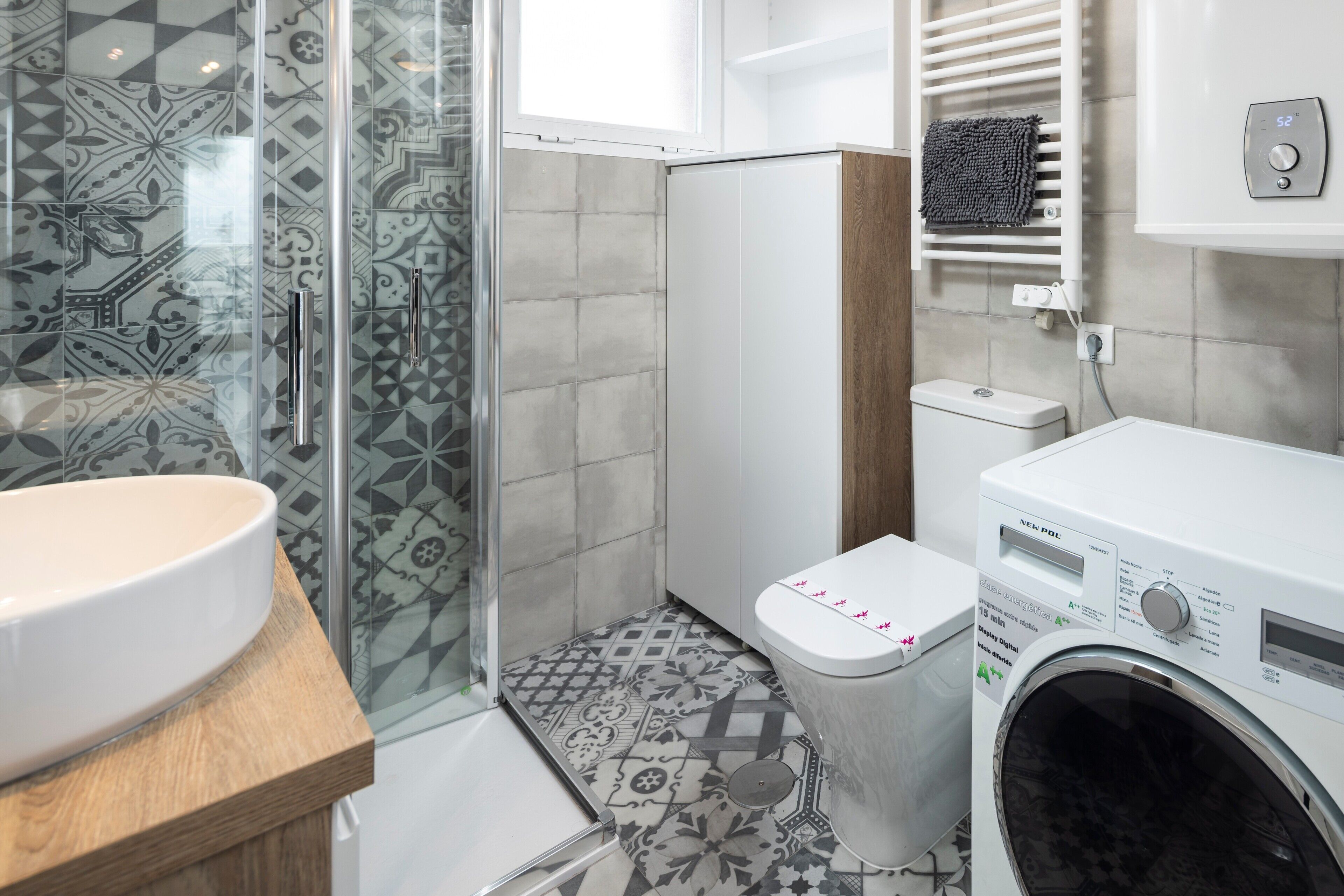 Shower, towels