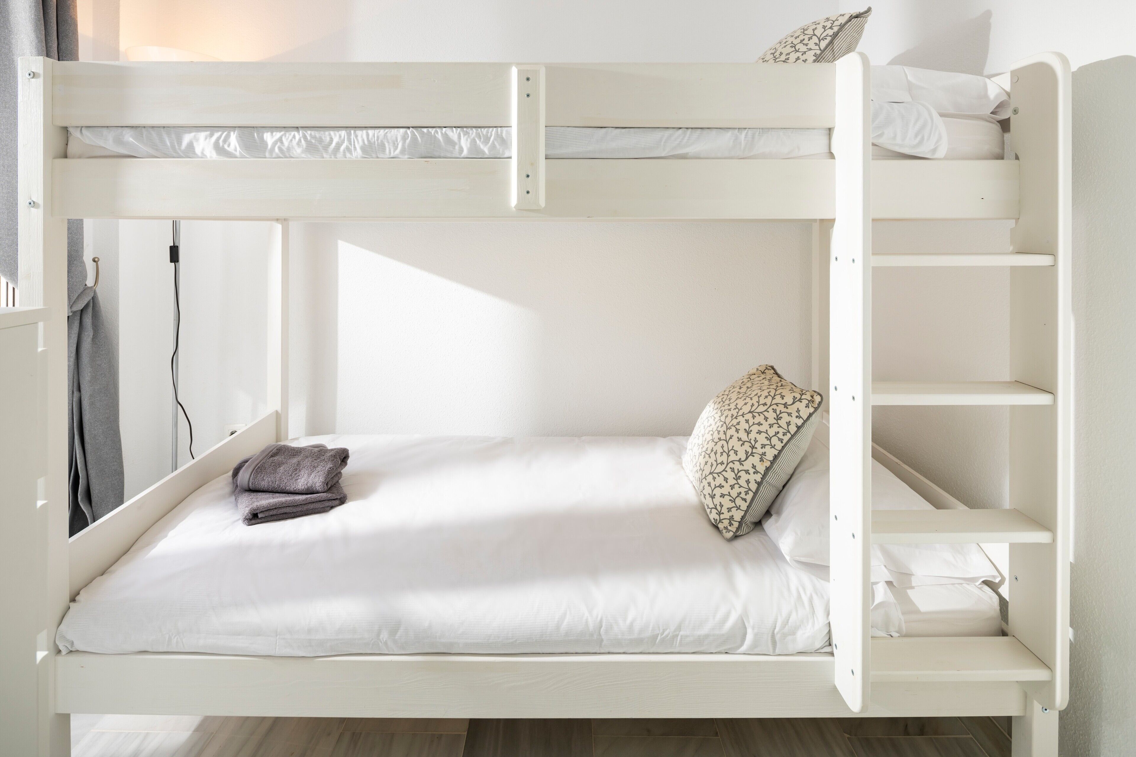 2 bedrooms, iron/ironing board, WiFi (free), bed sheets