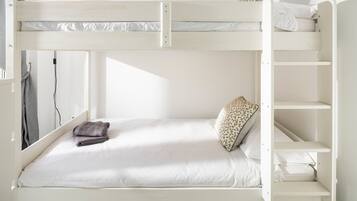 2 bedrooms, iron/ironing board, WiFi (free), bed sheets