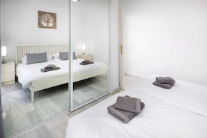 2 dormitorios, tabla de planchar con plancha, wifi gratis y ropa de cama