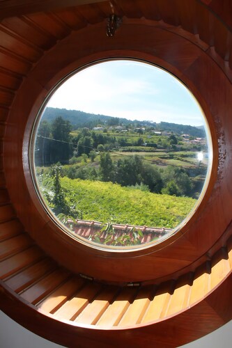 Ferienhaus 'Casa Das Cortes Em Melgaço' mit Bergblick, privatem Pool und Wi-Fi