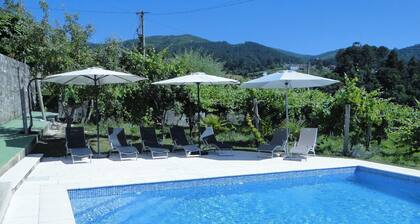 Ferienhaus 'Casa Das Cortes Em Melgaço' mit Bergblick, privatem Pool und Wi-Fi
